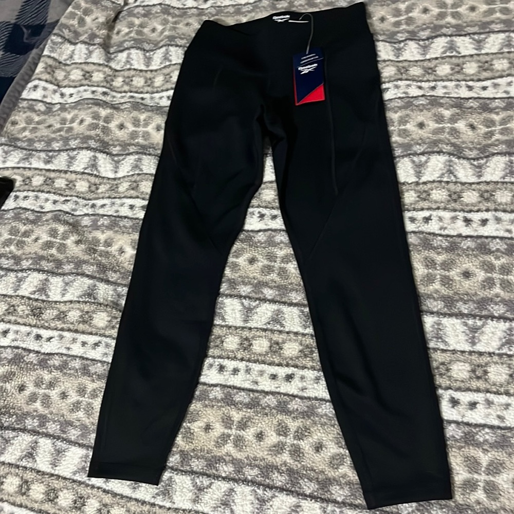 NWT Reebok 7/8 black sport tights/ leggings